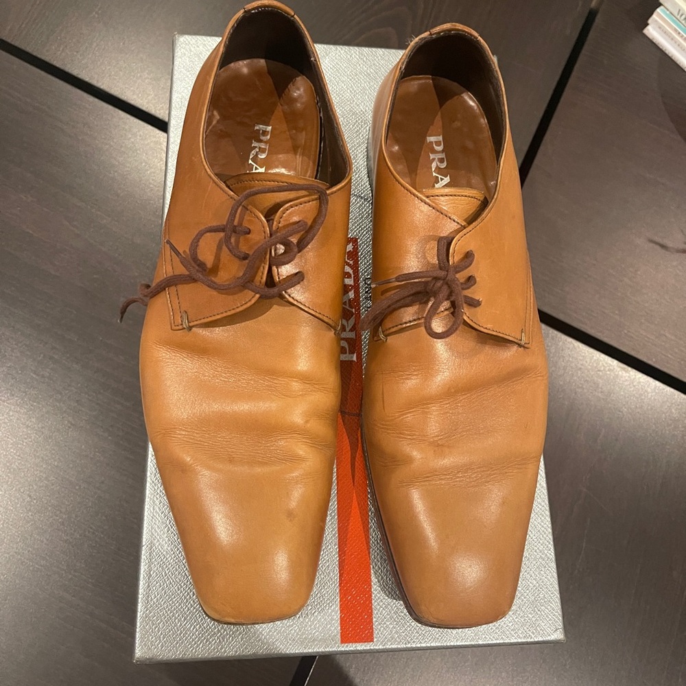 Prada men size 9 camel brown shoes with laces modern oxford business casual